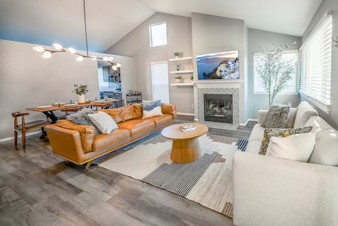 Top Airbnb: The Oasis- Modern Luxury Retreat with Hot Tub in Westminster