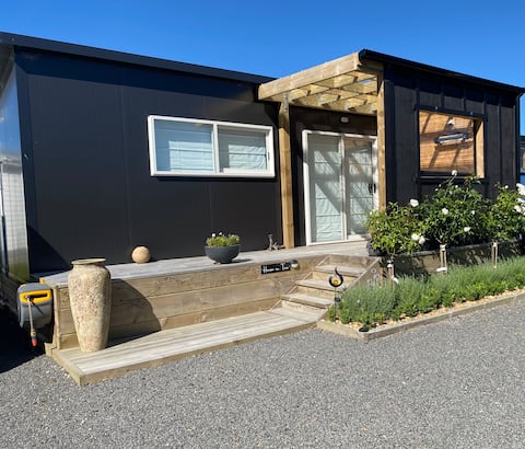 Haven On Tau - Boutique suite. Open  plan & cozy