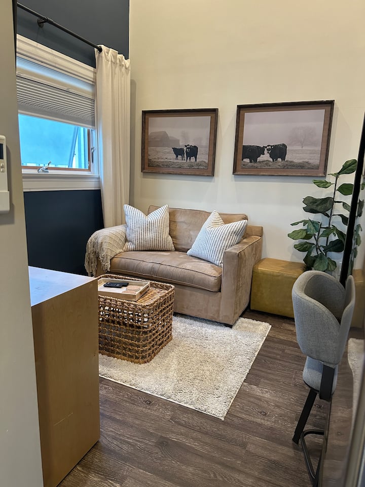 Clean 1 Bed/1 Bath Tiny House - Monrovia, CA