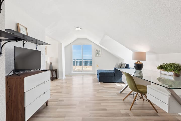 Sojourn On The Bay 4 Br Private Beach Access - Norfolk, VA