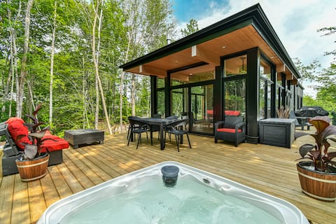 Popular Airbnb listing: Modern and Warm in La Conception
