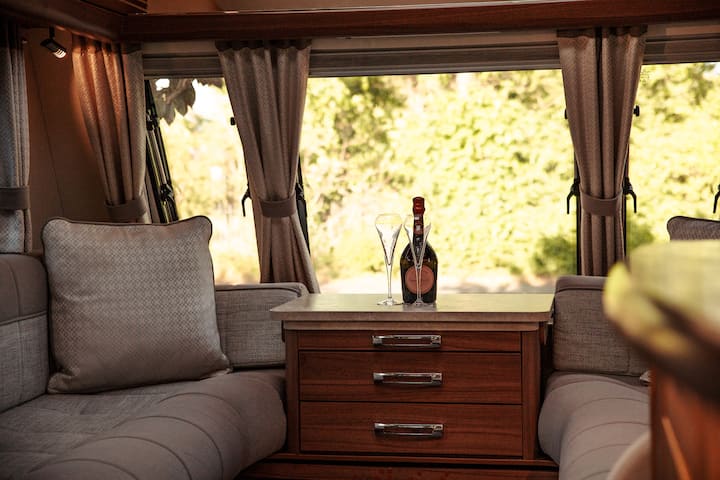Caravan @ The Stables In The Heart Of The England - Leicestershire
