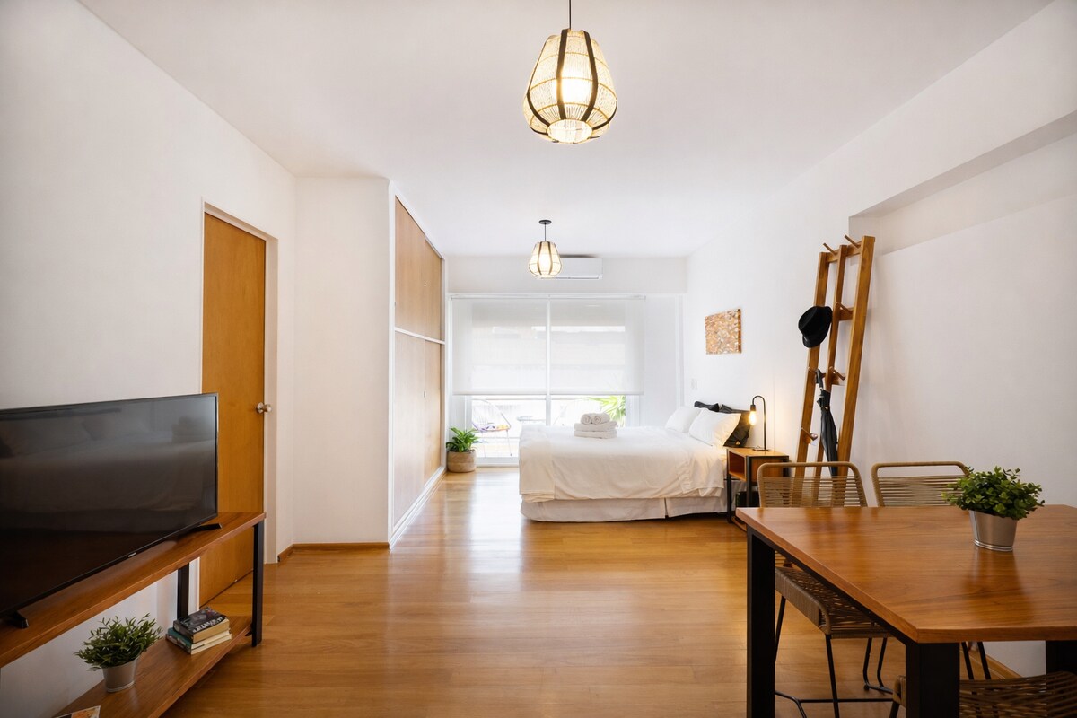 Top Airbnb: Ideal for a break | Garage included | Subway B + Train en Comuna 12