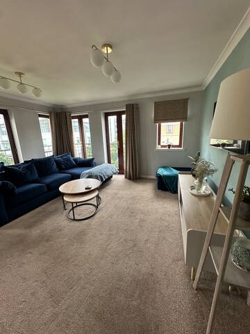 3 bedroom prop very close to Grassmarket & Castle! gallery image 2