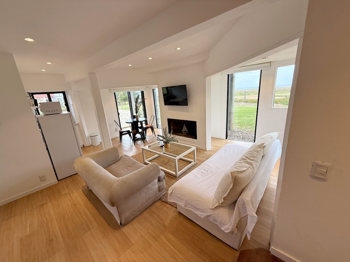 Propriété Airbnb réussie: Swimming pool | pet friendly | meters from the sea à Piriápolis