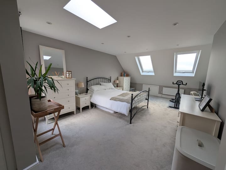 Dhomë gjumi në papafingo - shumë hapësirë dhe dritë