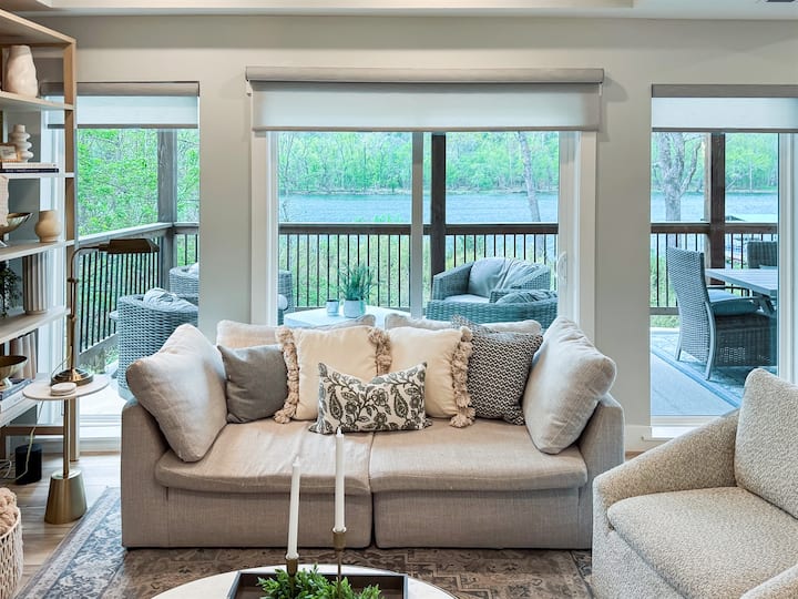Lakefront, Private Hot Tub, Near Downtown - Houses for Rent in