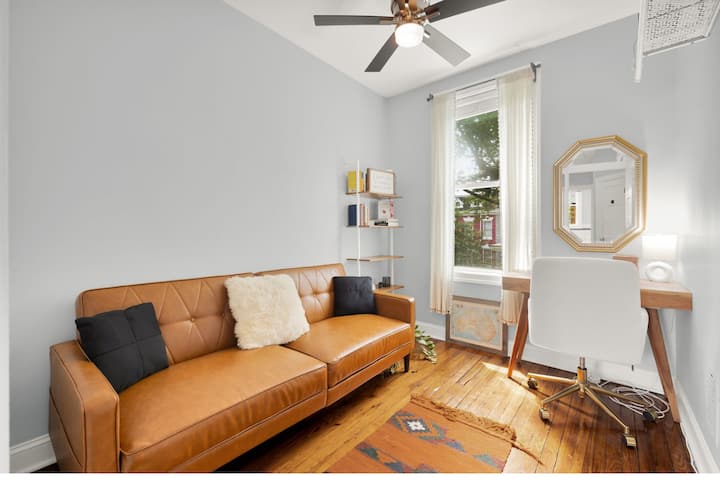 Ďalšia spálňa pre hostí ideálna pre rodiny alebo skupiny cestujúce spolu.