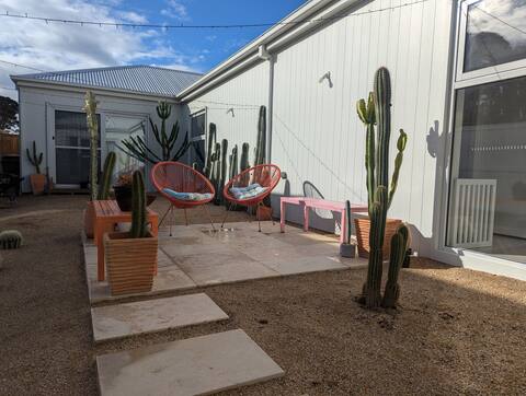'South' Mid-Century Desert Oasis