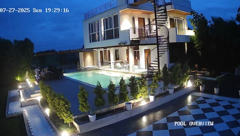 Escape Farm luxe Villa with pool and amazing views