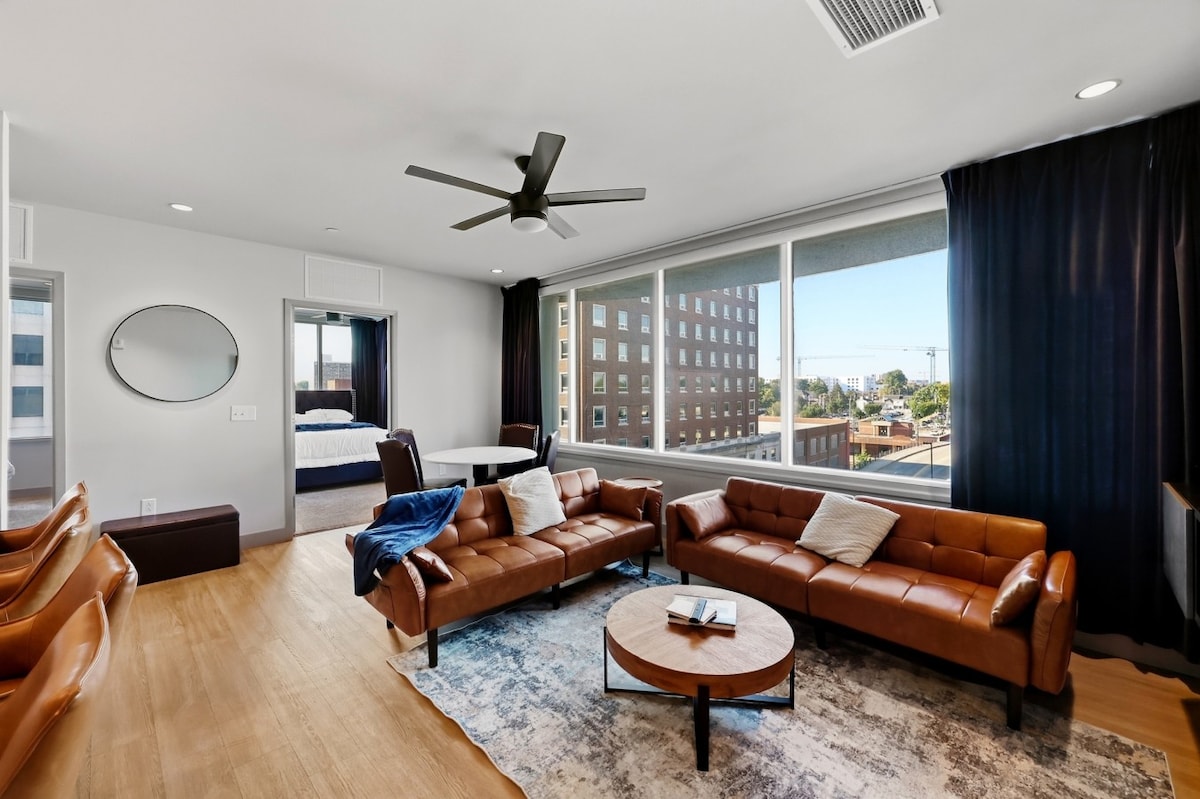 175 LEX - Spacious Two Bedroom Downtown Lexington - Condominiums