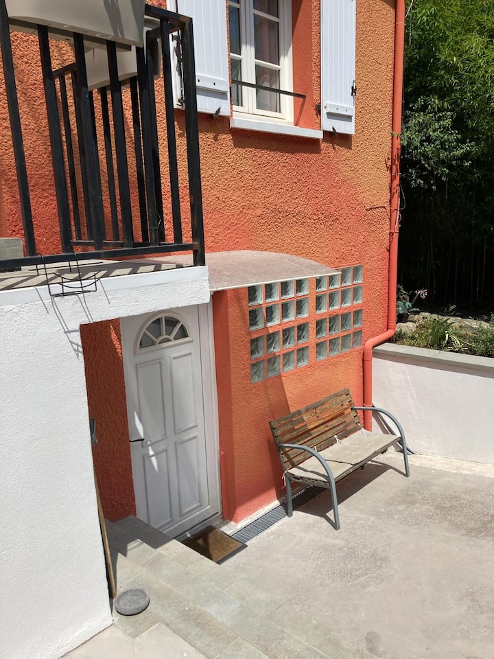 Logement : Rez-de-chaussée Maison, Avec Parking - Montreuil