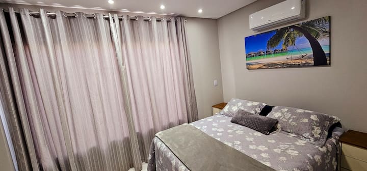 Suite 1, cama doble trasera, con aire acondicionado. Colchón extra si lo necesitas. 