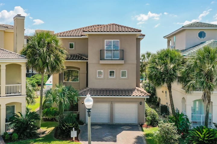 Oceanic View | Free Golf Cart | Short Walk To Priv - Destin, FL