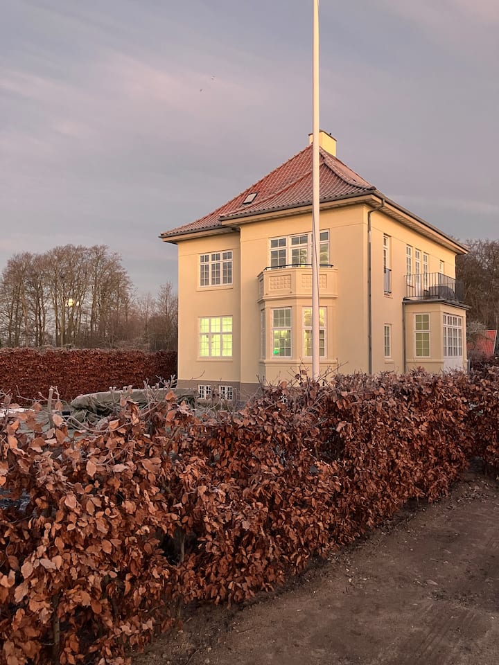 Smuk 1910-villa Tæt På By & Skov - オーゼンセ