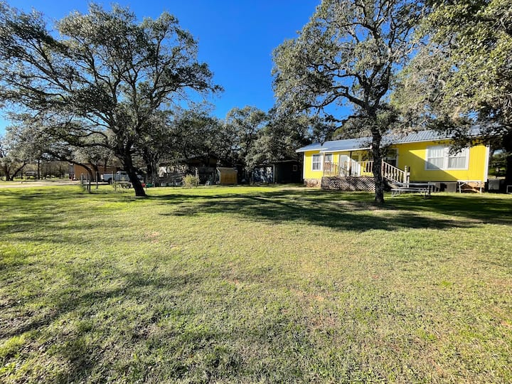 Buttercup Lake House Cottages for Rent in Texas, United