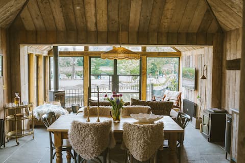 Christmas Cabin - River View 10 mins from Bath