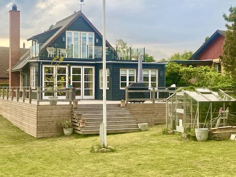 Big House & Garden near Lynæs Harbour/beach