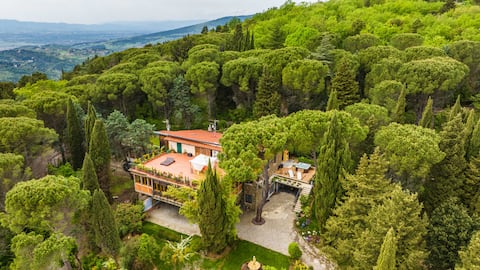 Majestic Florence Villa with Spa, Pool & Views