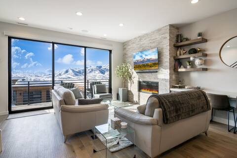 Postcard views w/ hot tub & luxury touches