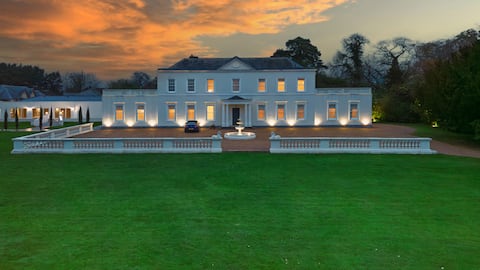 Luxury Essex Mansion-Pool-Spa-Tennis-on 52 acres