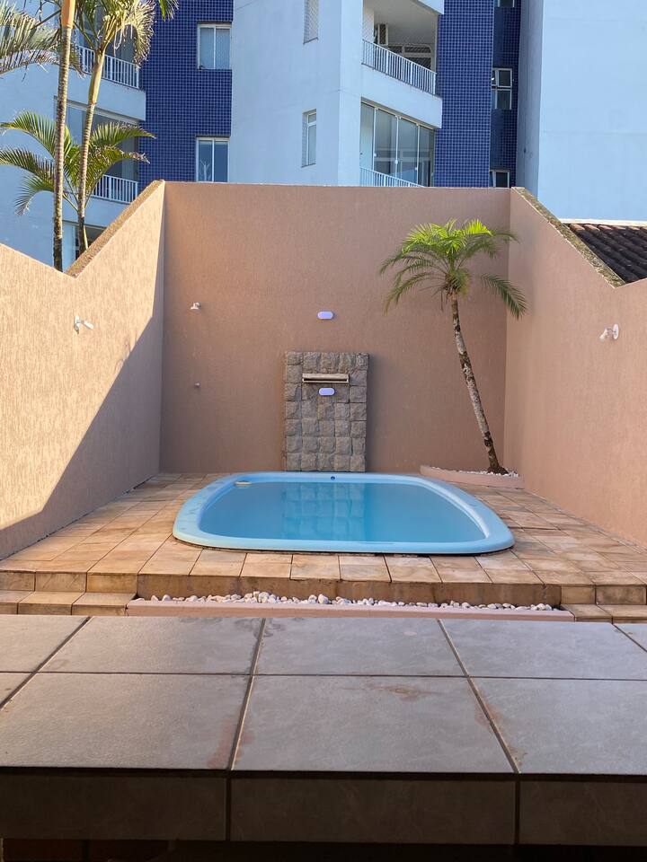 Sobrado com Piscina Matinhos(corrales) a 50 metros de la playa. Casas