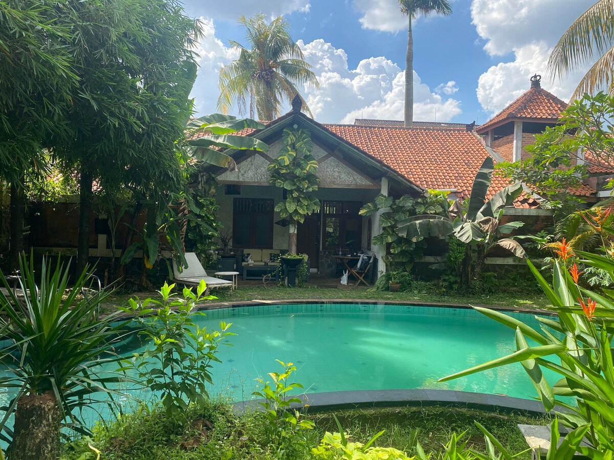 Jakarta Villa Vacation Rentals Jakarta Indonesia Airbnb