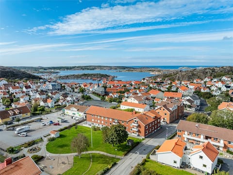 Modern apartment near the sea - central Hunnebostrand