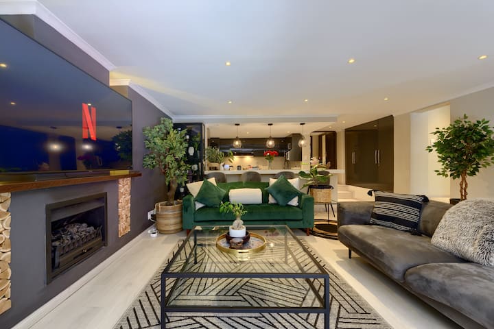 Cape Town Luxury Private Pool Villa Escape gallery image 2