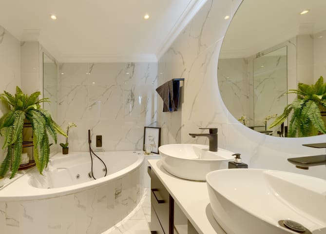 Cape Town Luxury Private Pool Villa Escape gallery image 4