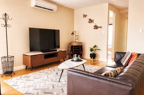 Successful Airbnb property: *Rooftops on Henry*Centre of West End Cafes in Fremantle