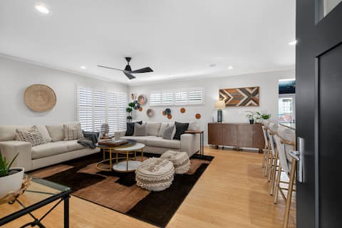 Creekside Retreat ~ Screened Porch & Mini Golf