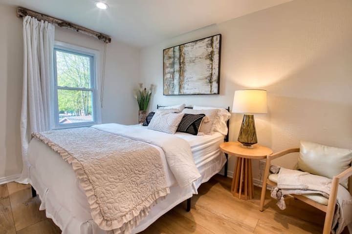 Bedroom #2:  Queen bed.  Comfy cotton lines with hybrid coil and memory foam mattress.  Comfort level medium plush.