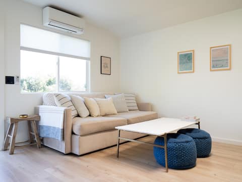 Successful Airbnb property: Old Agoura Sun Filled Guest House in Los Angeles