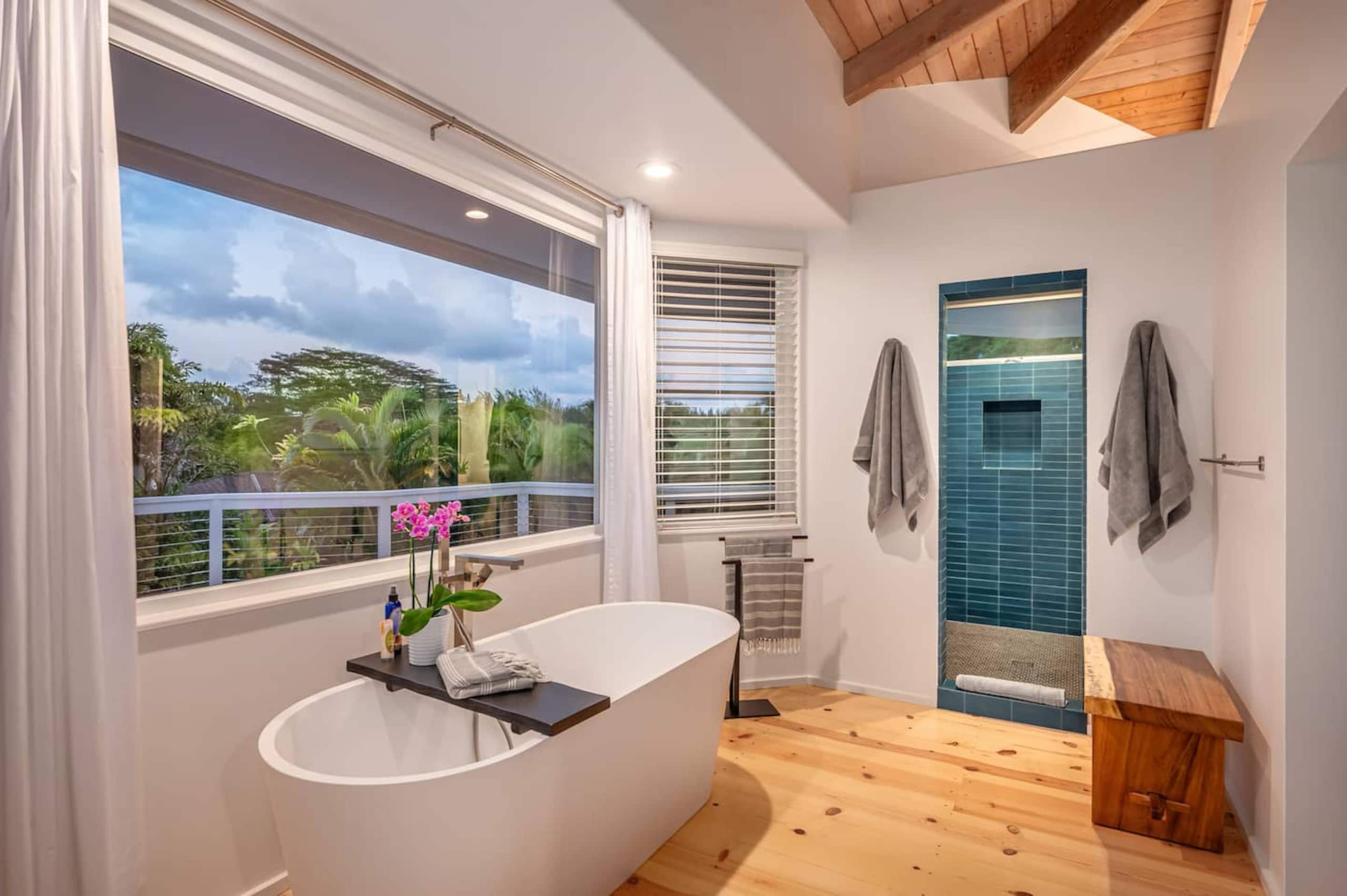 Home in Princeville · ★5.0 · 4 bedrooms · 7 beds · 3.5 baths - Image 34