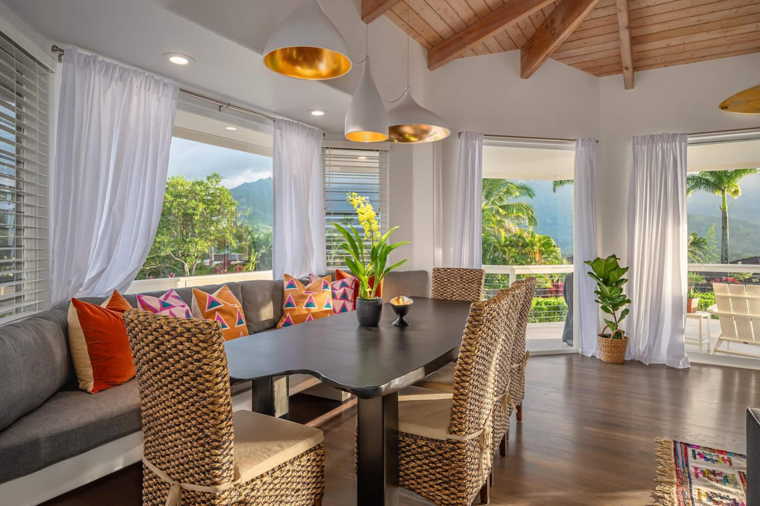 Home in Princeville · ★5.0 · 4 bedrooms · 7 beds · 3.5 baths - Image 9