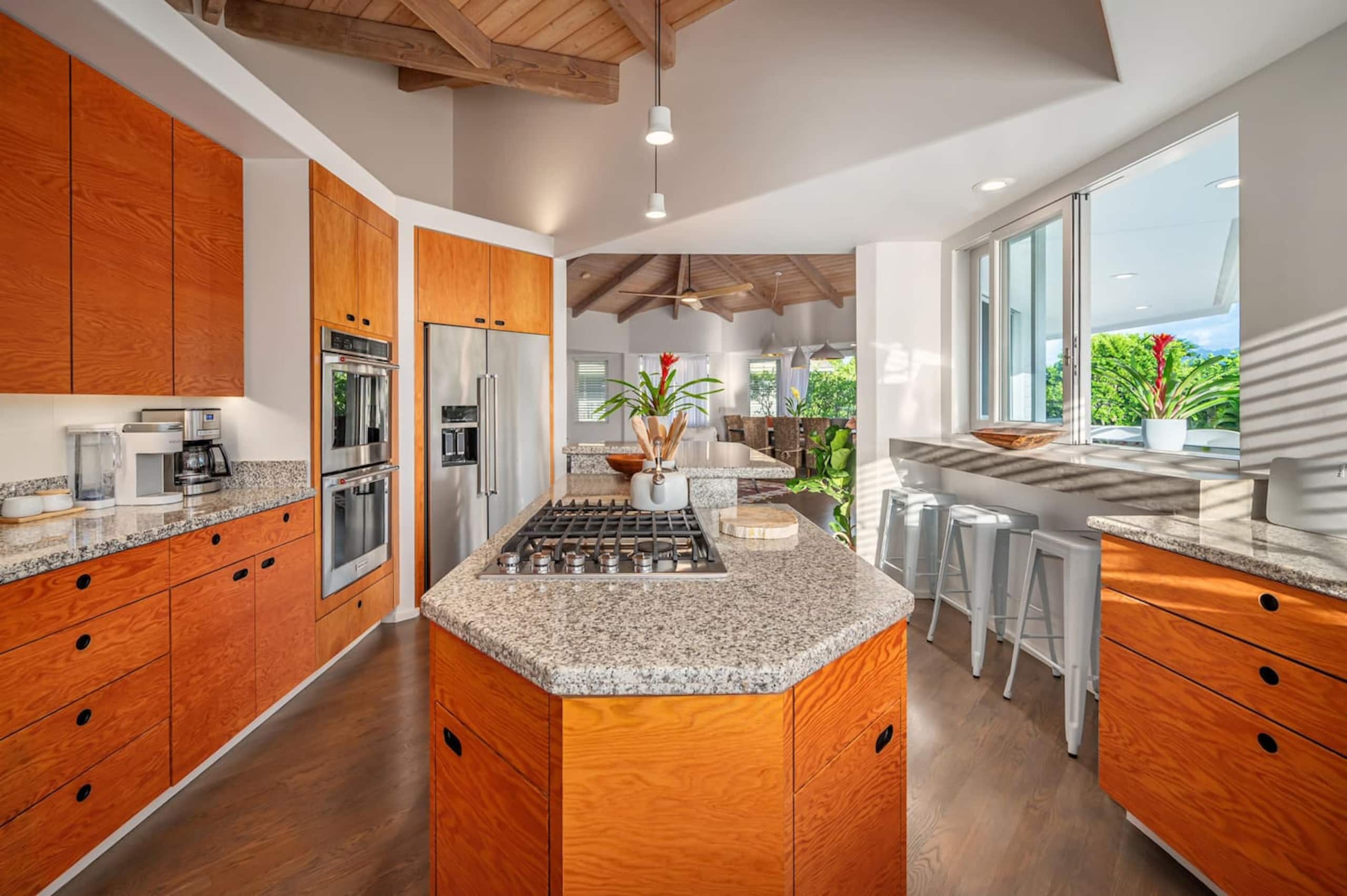 Home in Princeville · ★5.0 · 4 bedrooms · 7 beds · 3.5 baths - Image 12