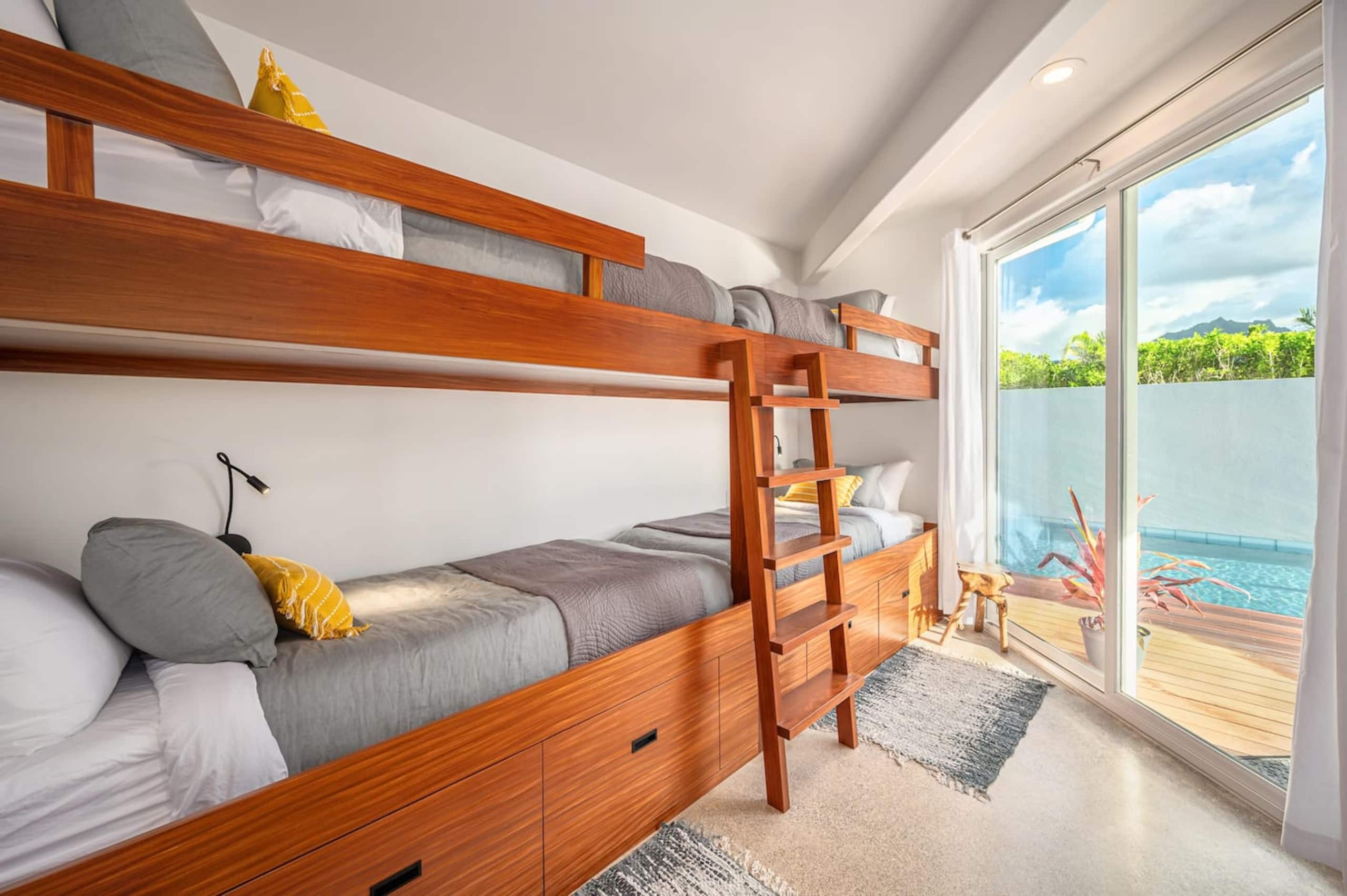Home in Princeville · ★5.0 · 4 bedrooms · 7 beds · 3.5 baths - Image 24