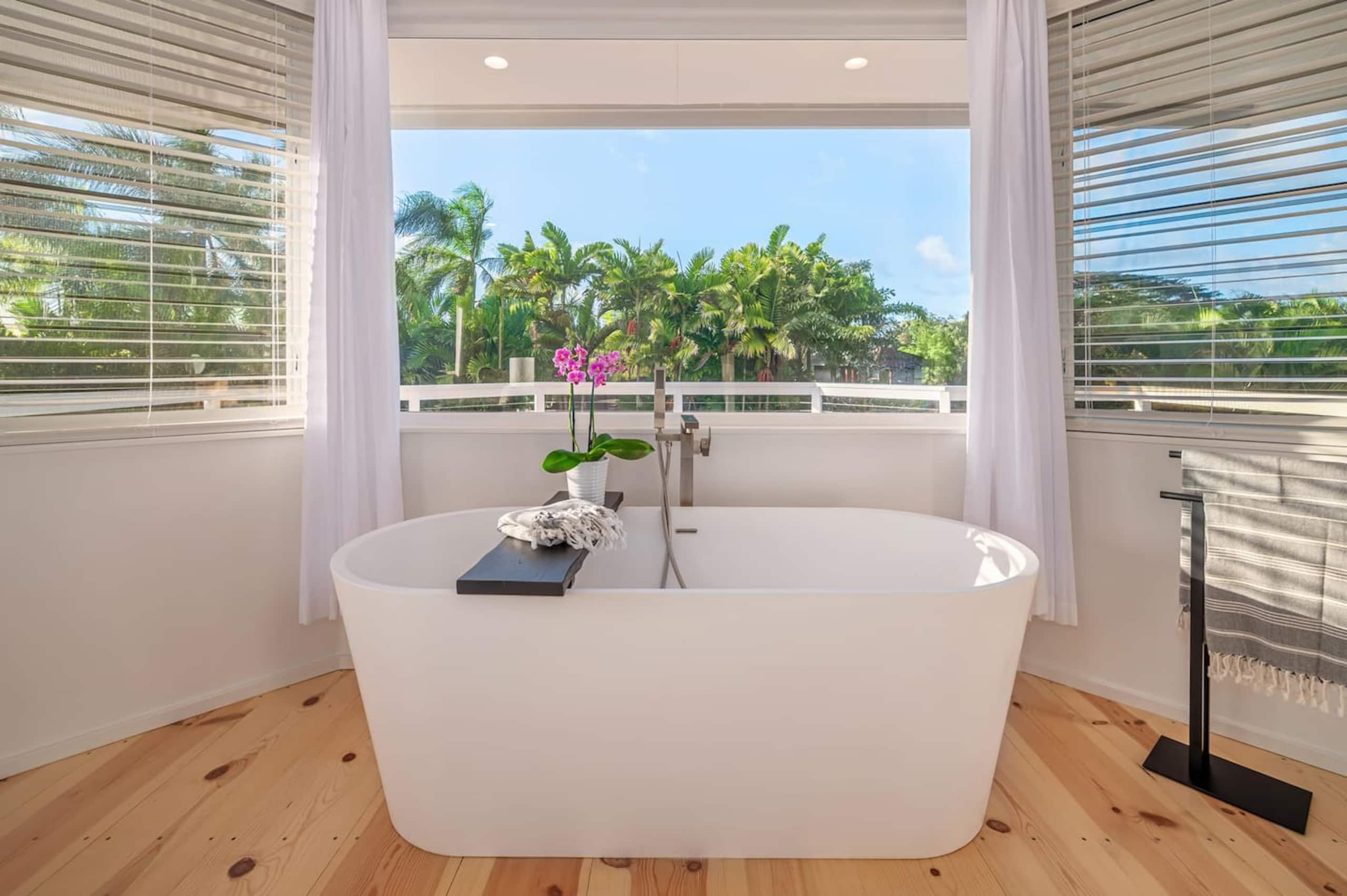 Home in Princeville · ★5.0 · 4 bedrooms · 7 beds · 3.5 baths - Image 33