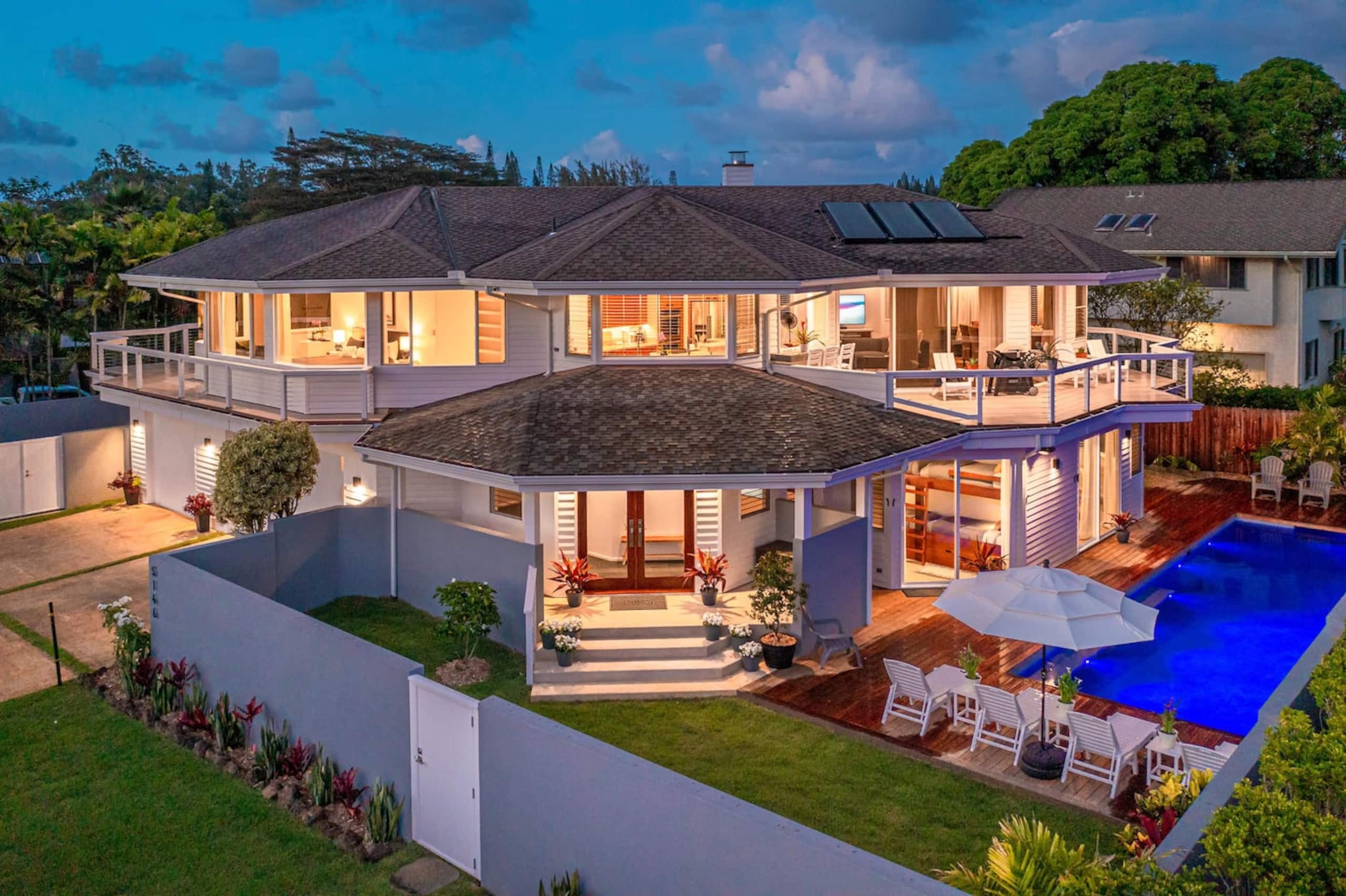 Home in Princeville · ★5.0 · 4 bedrooms · 7 beds · 3.5 baths - Image 3