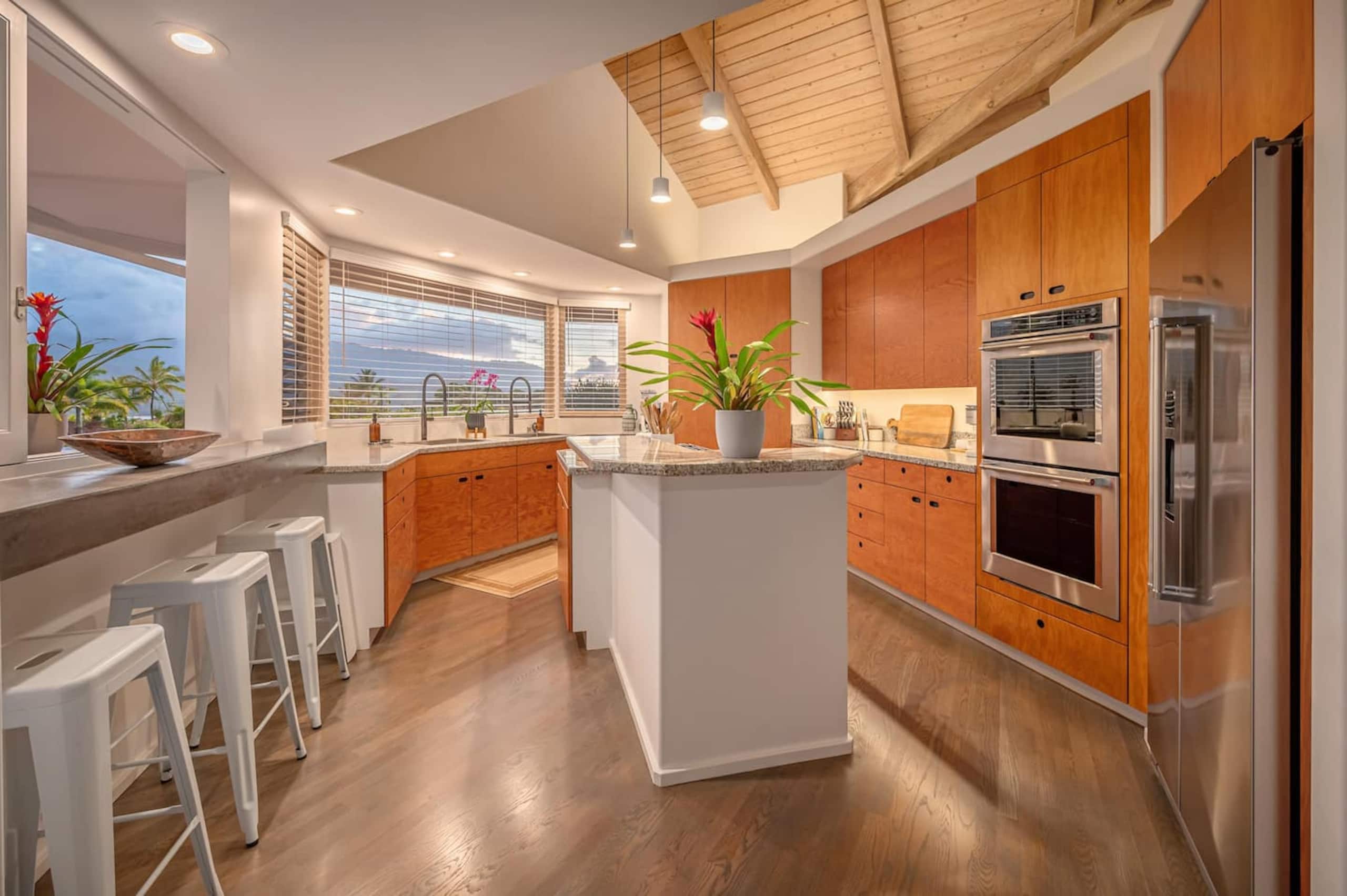 Home in Princeville · ★5.0 · 4 bedrooms · 7 beds · 3.5 baths - Image 13