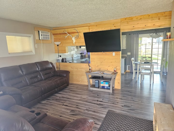 Comfy With Views Of The Badlands - Makoshika State Park, Glendive