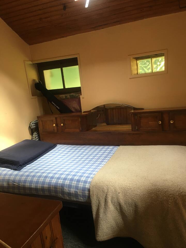 Malá spálňa s jedným rozkladacím lôžkom 