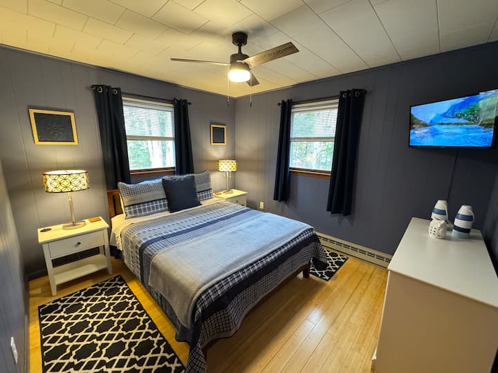 Queen bedroom  | 2nd floor