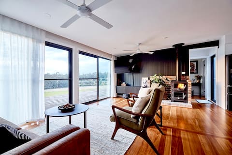 Peaceful Retreat - Stunning Country Views, Pets