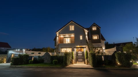 Villa Lumiere – Luxury Retreat with Private Spa