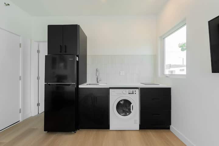 Bright Coastal Studio One Block From Venice Beach - Venice Beach, CA