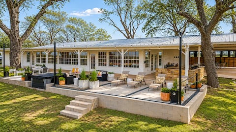 Lakefront Retreat | Hot Tub + Kayaks | Sleeps 20