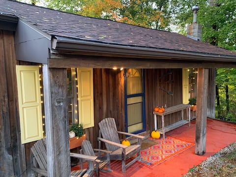 Rustic, artsy, cozy getaway cabin