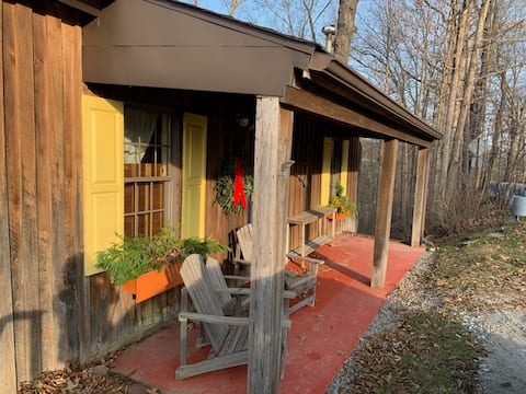Rustic, artsy, cozy getaway cabin